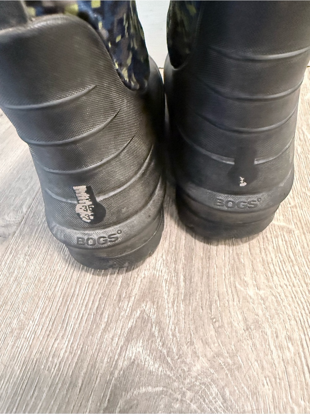 Bogs kids Waterproof Rain Boots in Black and Blue Camouflage - Picture 4 of 9